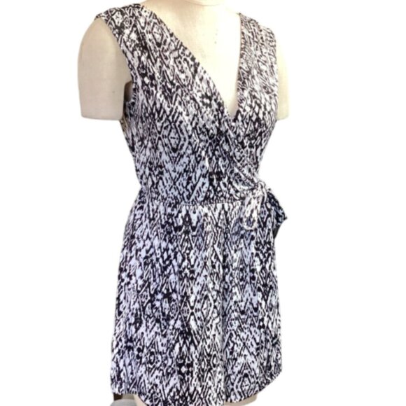 EMMA & MICHELE V Neck Side Tie Romper with Pockets Sz S #141L - Picture 2 of 8